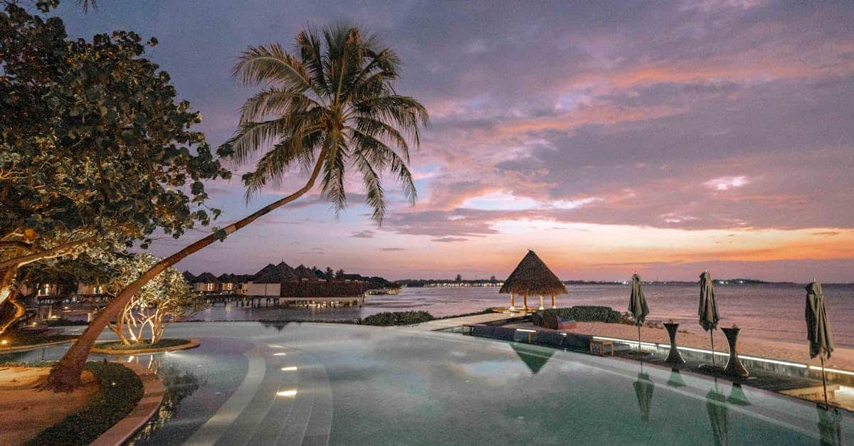 découvrez bora bora, une île paradisiaque de la polynésie française, célèbre pour ses lagons turquoise, ses plages de sable blanc et ses luxants bungalows sur pilotis. plongez dans un monde de beauté naturelle et de détente inégalée.