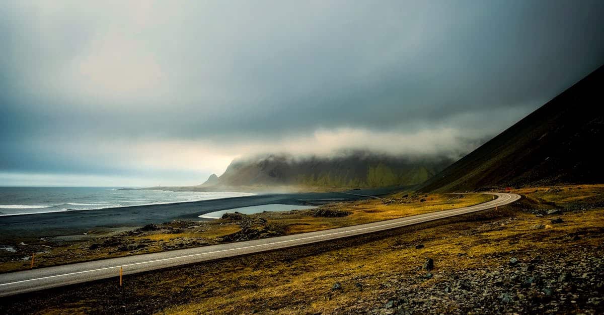 découvrez les paysages à couper le souffle et la culture unique de l'islande. préparez votre voyage avec des conseils sur les meilleures destinations, activités et expériences à vivre dans ce pays magique du nord.