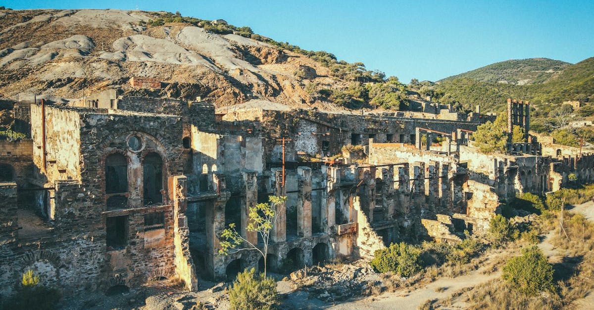 découvrez la beauté envoûtante de la sardaigne, une île méditerranéenne célèbre pour ses plages de sable fin, ses eaux turquoise et ses paysages montagneux. explorez ses villages pittoresques, sa culture riche et sa cuisine délicieuse. parfait pour les amoureux de la nature et les aventuriers!