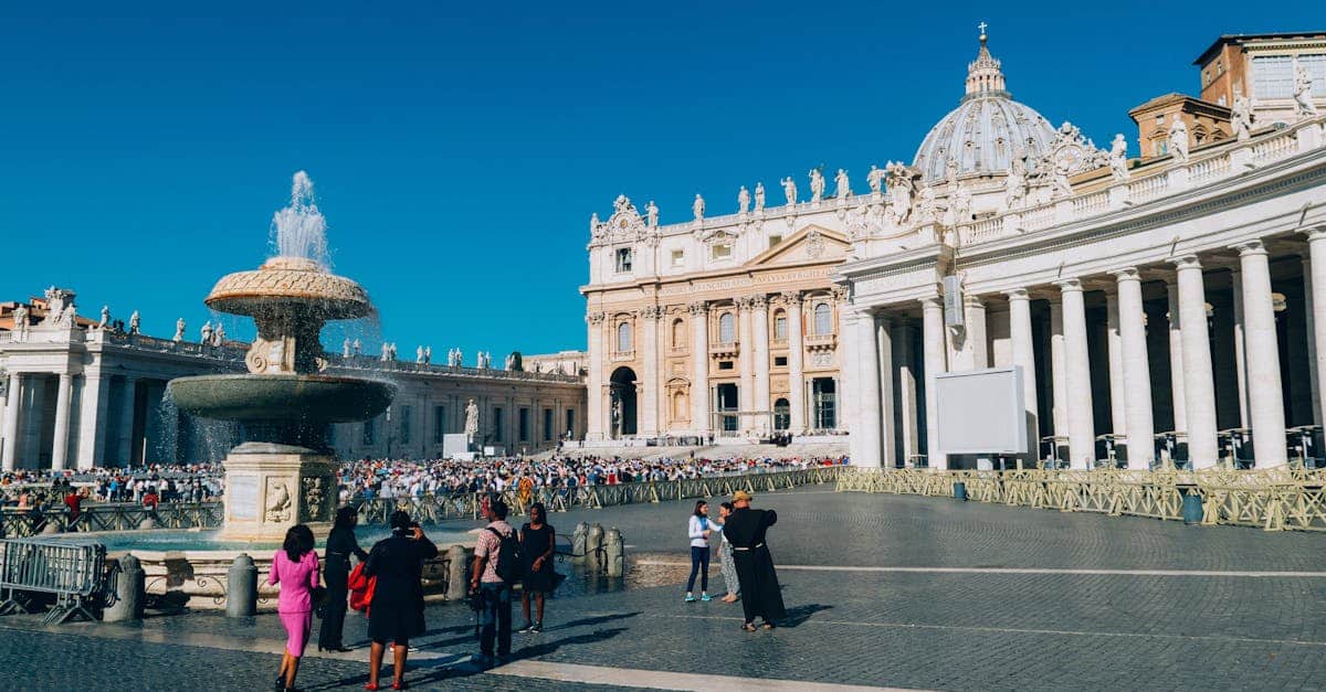 découvrez rome, la capitale italienne au riche patrimoine historique, avec ses monuments emblématiques tels que le colisée, le vatican et la fontaine de trévi. explorez ses ruelles pittoresques, savourez sa cuisine délicieuse et plongez dans l'art et la culture qui font de rome une destination incontournable.