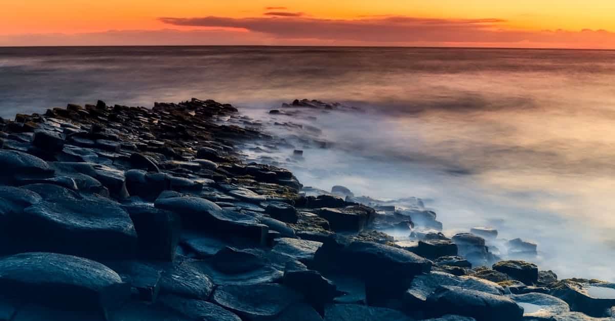 découvrez l'irlande, un pays enchanteur riche en paysages verdoyants, culture vibrante et histoire fascinante. explorez ses châteaux majestueux, ses côtes sauvages et plongez dans la chaleur de sa musique traditionnelle et de son hospitalité légendaire.