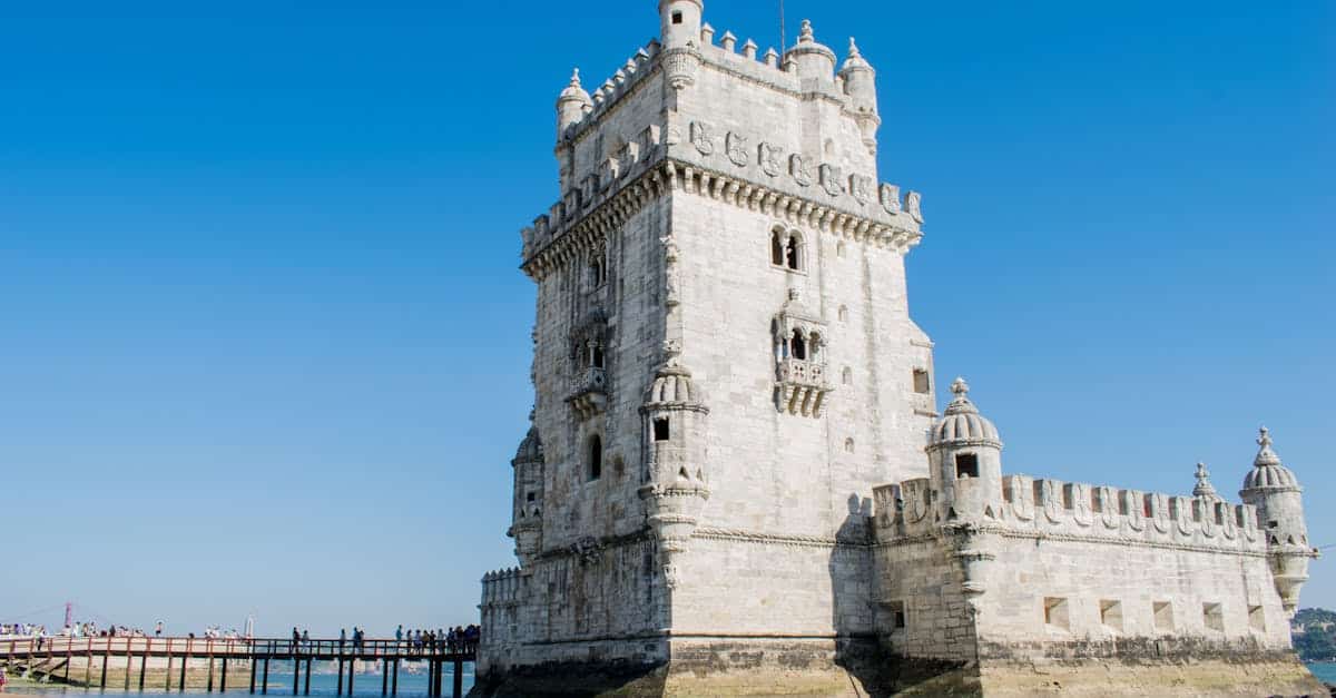 découvrez le portugal, un pays aux paysages à couper le souffle, riche en culture, en histoire et en gastronomie. explorez ses magnifiques plages, ses charmantes villes et ses traditions envoûtantes pour des souvenirs inoubliables.