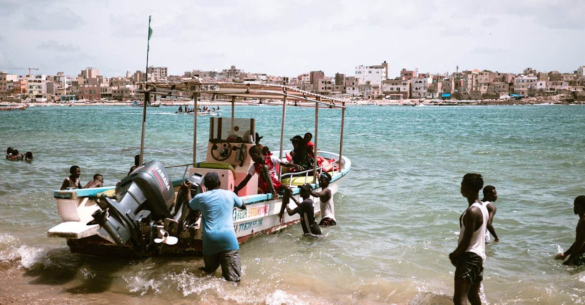 découvrez le sénégal, un pays riche en culture, en paysages variés et en traditions authentiques. explorez ses magnifiques plages, sa faune diversifiée et ses sites historiques emblématiques. plongez dans l'hospitalité sénégalaise et vivez une expérience inoubliable.