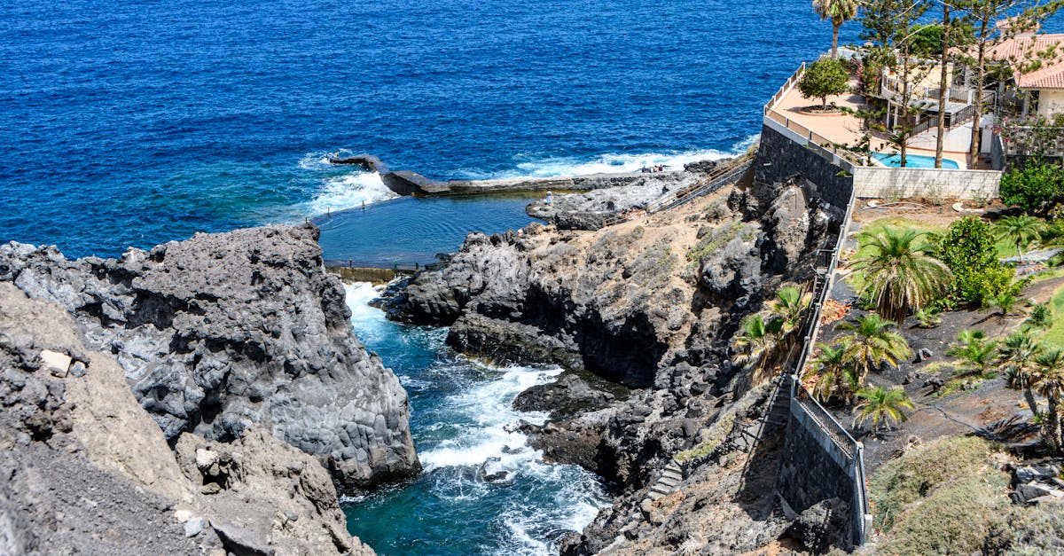 découvrez les îles canaries, un archipel ensoleillé de l'atlantique offrant des plages paradisiaques, des paysages volcaniques spectaculaires et une culture riche. parfait pour des vacances de rêve alliant détente et aventures uniques!