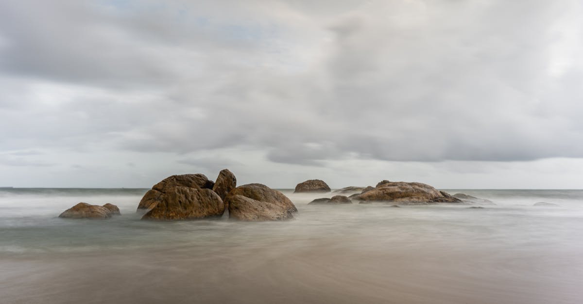 découvrez le sri lanka, une destination paradisiaque riche en culture, paysages époustouflants et plages dorées. explorez ses temples anciens, ses plantations de thé verdoyantes et sa biodiversité unique. partez à l'aventure dans ce pays enchanteur aux mille et une merveilles.