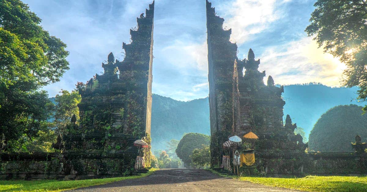 découvrez les merveilles de l'indonésie, un archipel fascinant aux paysages variés, cultures riches et plages paradisiaques. explorez les traditions locales, la biodiversité unique et les aventures inoubliables que ce pays a à offrir.